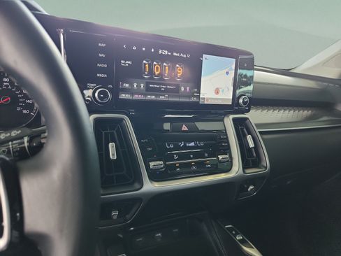 Used 2022 Kia Sorento S FWD image 13