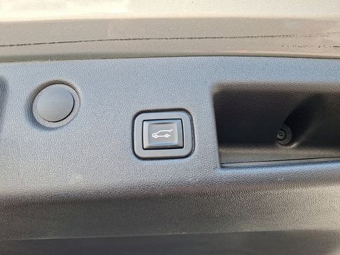 Used 2018 Chevrolet Equinox LT image 29