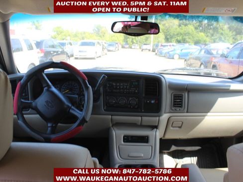 Used 2000 Chevrolet Suburban LT w/ LT Preferred Equipment Group AWD/4WD image 8