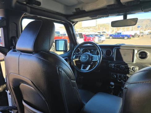 Used 2022 Jeep Wrangler Unlimited Sahara AWD/4WD image 10