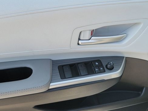 New 2026 Toyota Sienna XLE FWD image 19