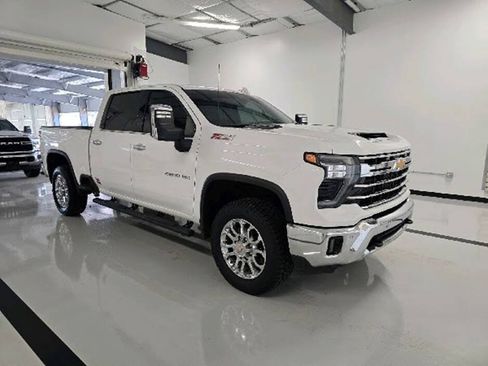 Used 2024 Chevrolet Silverado 2500 LTZ w/ LTZ Plus Package AWD/4WD image 3
