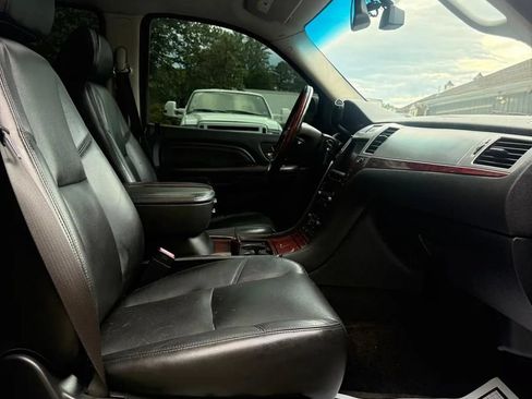 Used 2008 Cadillac Escalade AWD image 18