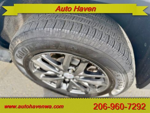 Used 2018 GMC Acadia SLT FWD image 13