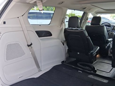 Used 2022 Chrysler Pacifica Limited AWD/4WD image 39
