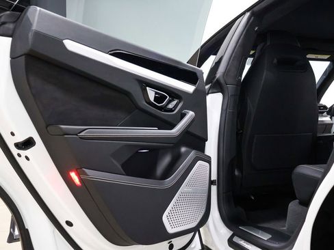 Used 2020 Lamborghini Urus image 56