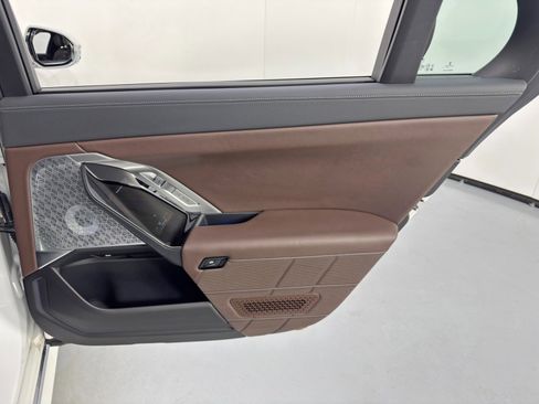 Used 2023 BMW i7 xDrive60 image 53