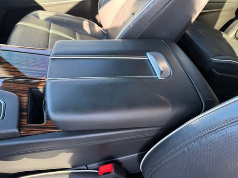 Used 2023 Cadillac Escalade ESV Premium Luxury image 14