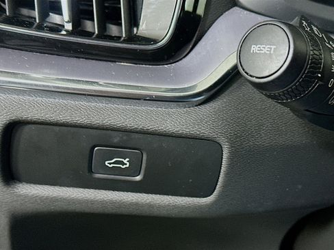 Used 2024 Volvo S60 B5 Core image 17