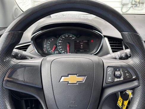 Used 2018 Chevrolet Trax LS FWD image 21