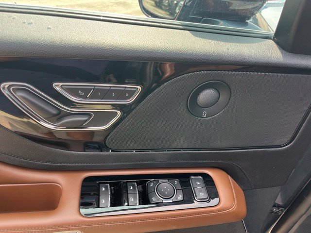 Used 2023 Lincoln Aviator Reserve w/ Equipment Group 201A RWD image 12