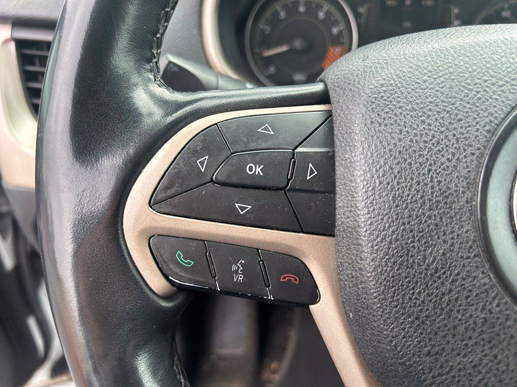 Used 2014 Jeep Cherokee Latitude w/ Comfort/Convenience Group AWD/4WD image 21