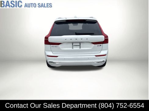 Used 2023 Volvo XC60 B5 Plus image 8