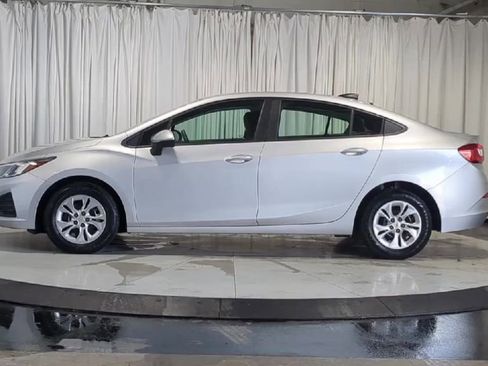 Used 2019 Chevrolet Cruze LS w/ LS Fleet Convenience Package FWD image 6