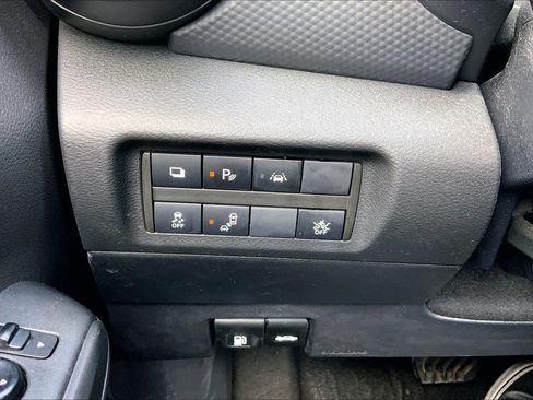 Used 2023 Nissan Kicks S FWD image 32