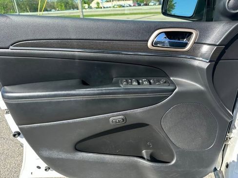 Used 2017 Jeep Grand Cherokee Limited AWD/4WD image 14