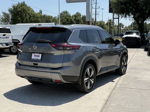 Used 2024 Nissan Rogue SL w/ SL Premium Package FWD image 5