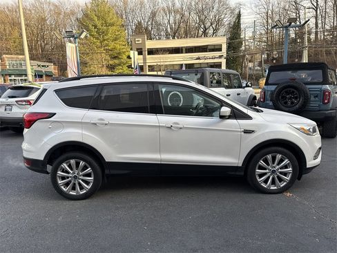 Used 2019 Ford Escape SEL image 3