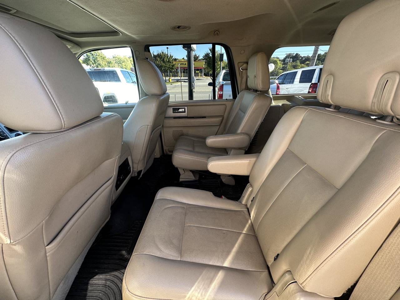 Used 2015 Ford Expedition EL Limited w/ Equipment Group 301A AWD/4WD image 9