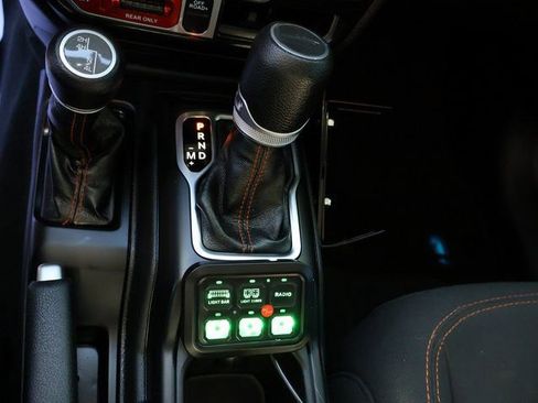 Used 2023 Jeep Gladiator Mojave w/ Cold Weather Group image 33