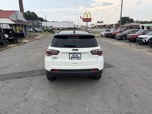 Used 2019 Jeep Compass Latitude FWD image 4