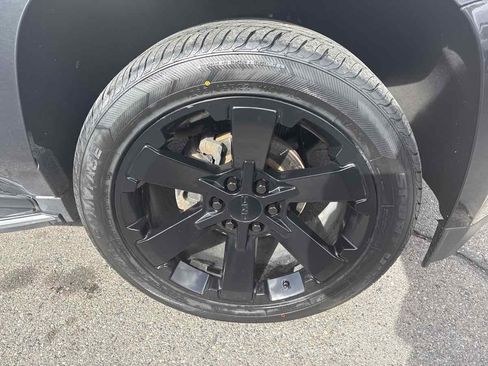 Used 2020 GMC Yukon XL SLT image 27