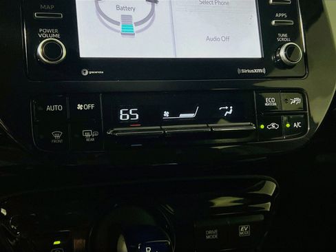 Used 2022 Toyota Prius LE FWD image 25