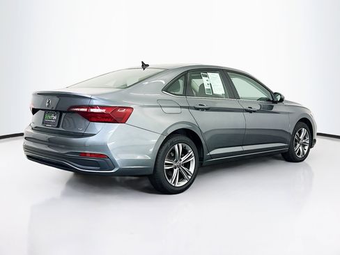 Used 2024 Volkswagen Jetta SE FWD image 9