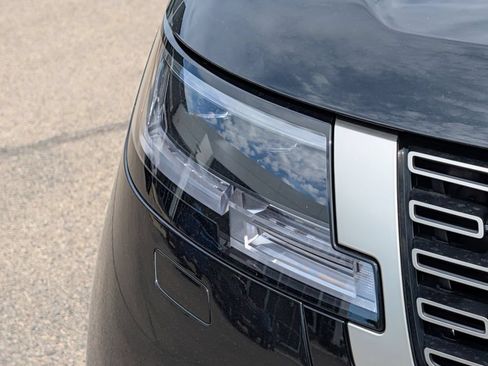 Used 2023 Land Rover Range Rover SE AWD/4WD image 3
