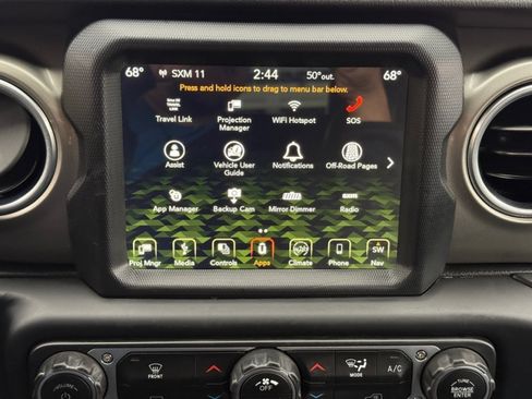 Used 2018 Jeep Wrangler Unlimited Sahara w/ Uconnect 4C Nav & Sound Group AWD/4WD image 15
