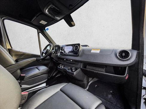 Used 2025 Mercedes-Benz Sprinter 2500 image 22
