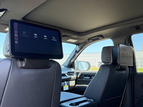 New 2026 GMC Yukon Elevation w/ Elevation Premium Package AWD/4WD image 8