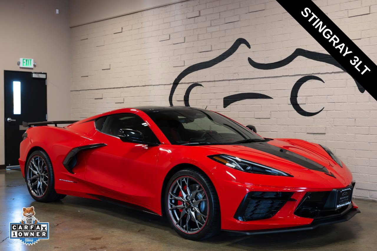 Used 2025 Chevrolet Corvette Stingray Premium Cpe w/ Z51 Performance Package RWD image 1
