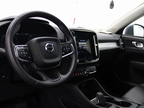 Used 2021 Volvo XC40 T5 Momentum image 16