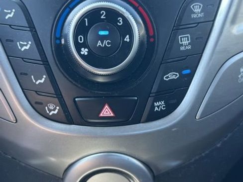 Used 2016 Hyundai Veloster image 17