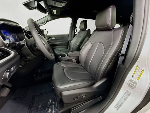New 2027 Chrysler Pacifica Select FWD image 20
