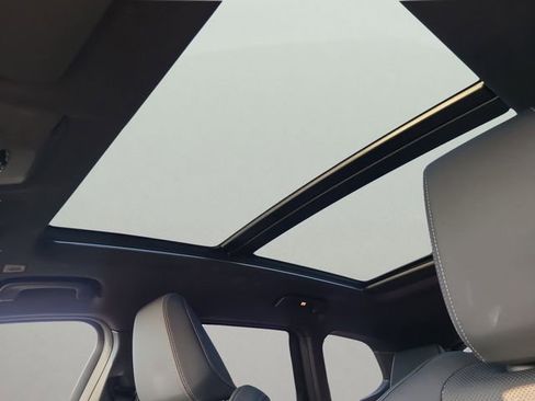 Used 2025 BMW X1 xDrive28i w/ Technology Package image 23