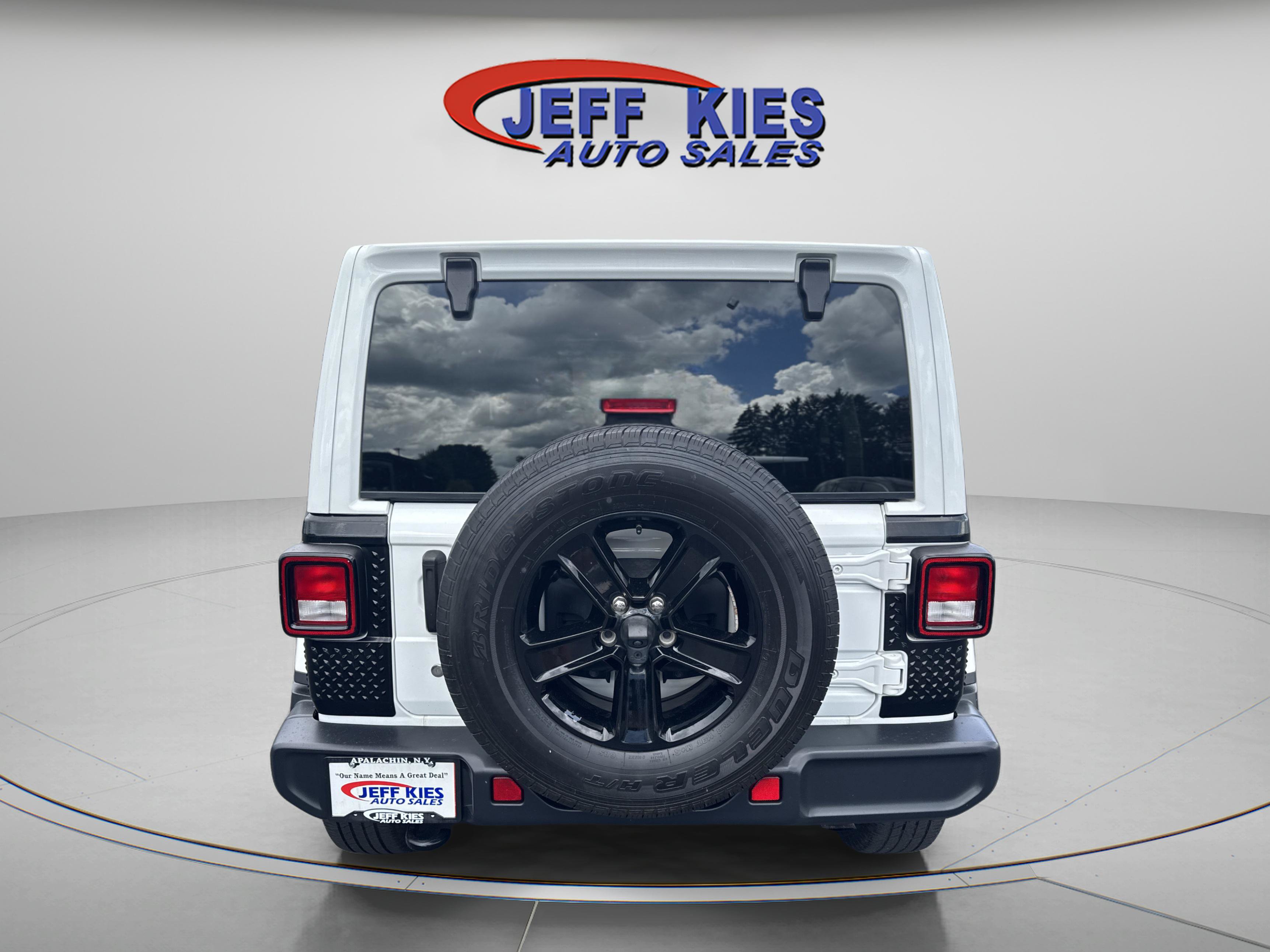 Used 2020 Jeep Wrangler Unlimited Sahara AWD/4WD image 6