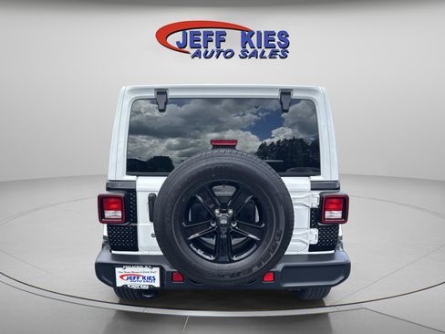 Used 2020 Jeep Wrangler Unlimited Sahara AWD/4WD image 6