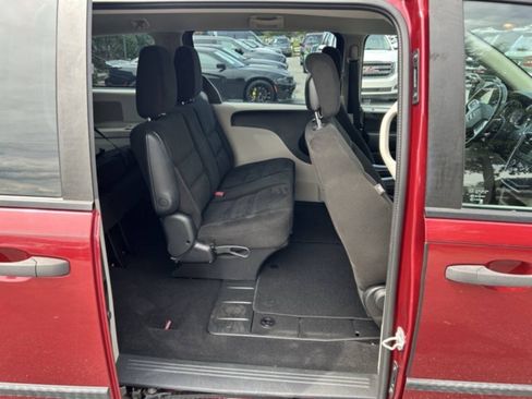 Used 2015 Dodge Grand Caravan American Value Package w/ UConnect Hands-Free Group FWD image 17