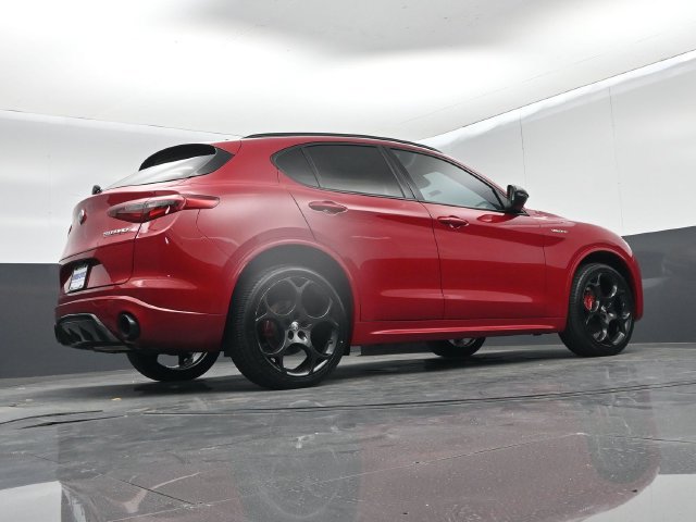 Used 2023 Alfa Romeo Stelvio Veloce AWD/4WD image 51