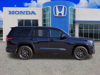 Used 2025 Toyota Sequoia Platinum AWD/4WD video 2