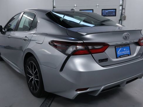 Used 2023 Toyota Camry SE image 5