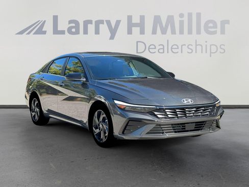 New 2026 Hyundai Elantra SEL Sport Premium FWD image 11