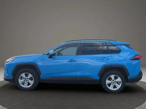 Used 2021 Toyota RAV4 LE AWD/4WD image 2