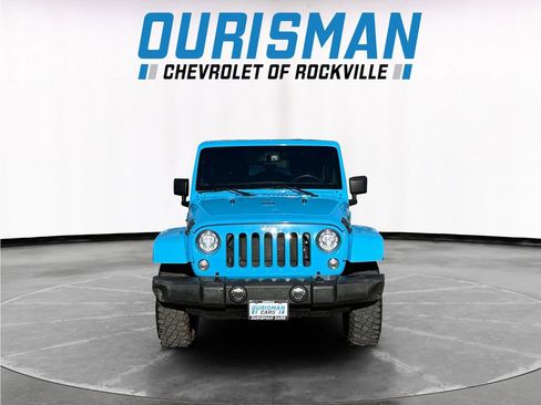 Used 2017 Jeep Wrangler Unlimited Rubicon w/ Connectivity Group image 2