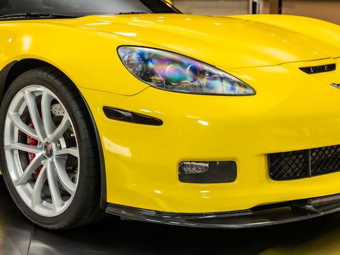 Used 2013 Chevrolet Corvette Z06 w/ 2LZ Preferred Equipment Group RWD image 21