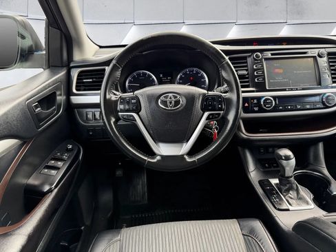 Used 2017 Toyota Highlander Plus FWD image 13