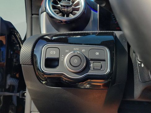 Used 2022 Mercedes-Benz CLA 250 image 16