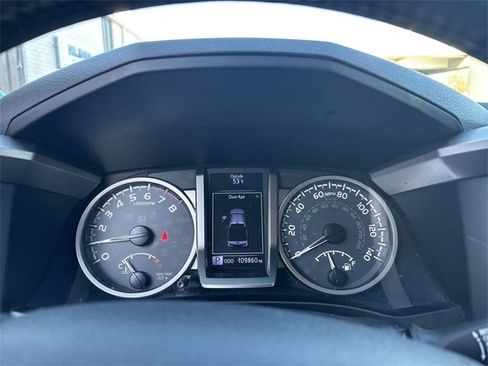 Used 2018 Toyota Tacoma SR5 image 10